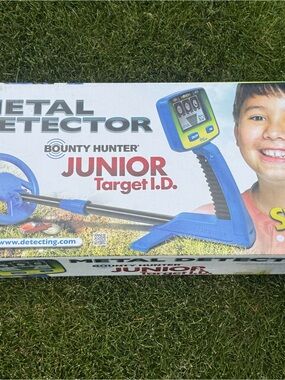 Bounty Hunter Junior Target I.D. Kids Metal Detector - Blue